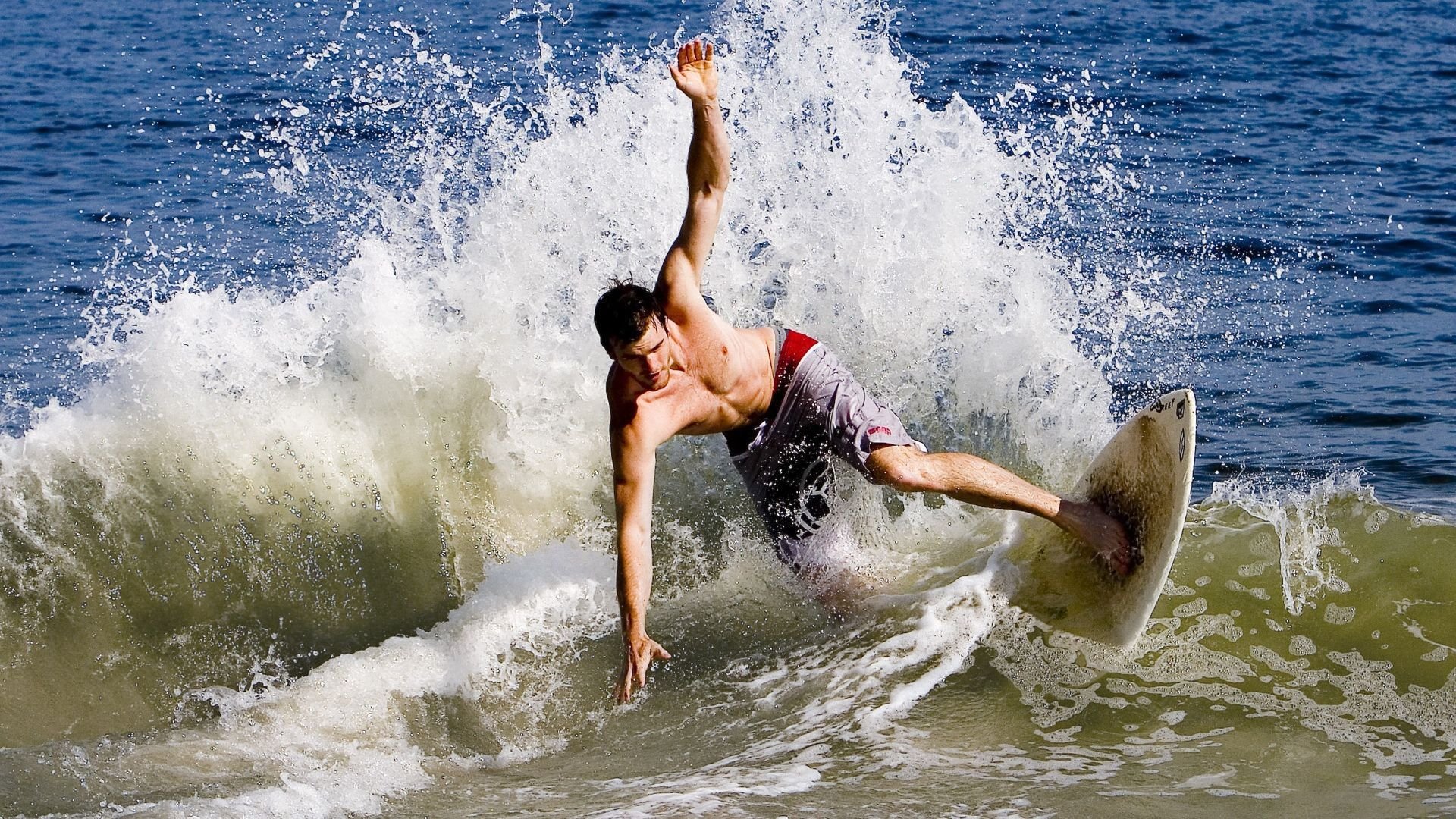 坚持不懈：车队在逆境中的协作精神，车队励志语